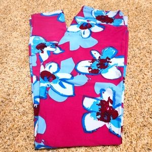 Lula Roe leggings, flower pattern with purple and blue colors, Size in One Size.
